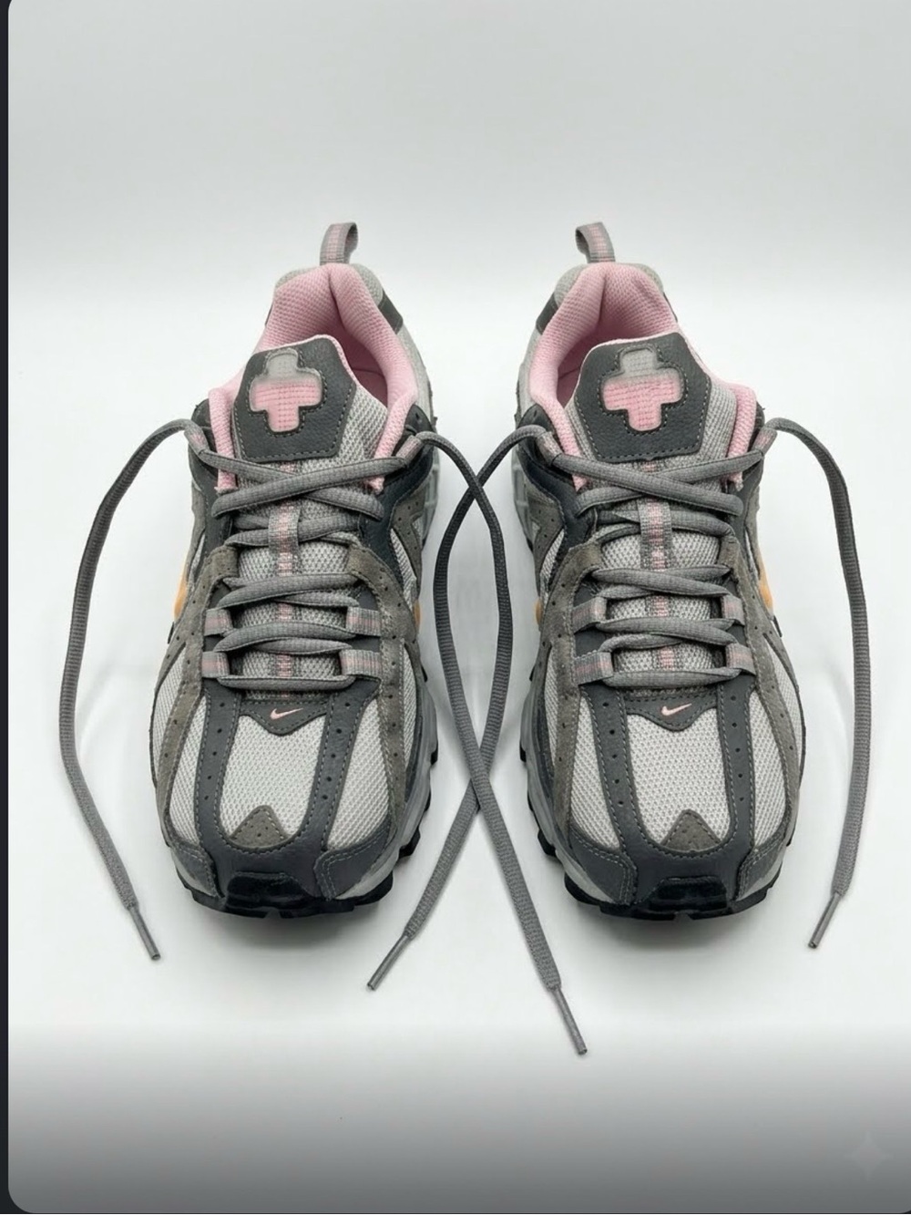 Nike Women's Gray and Pink Athletic Sneakers